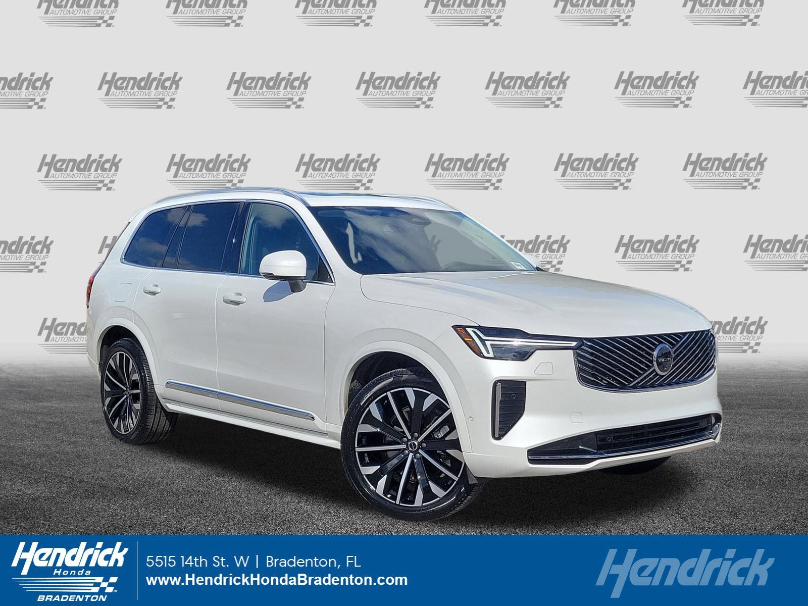 2025 Volvo XC90 Plus's photo