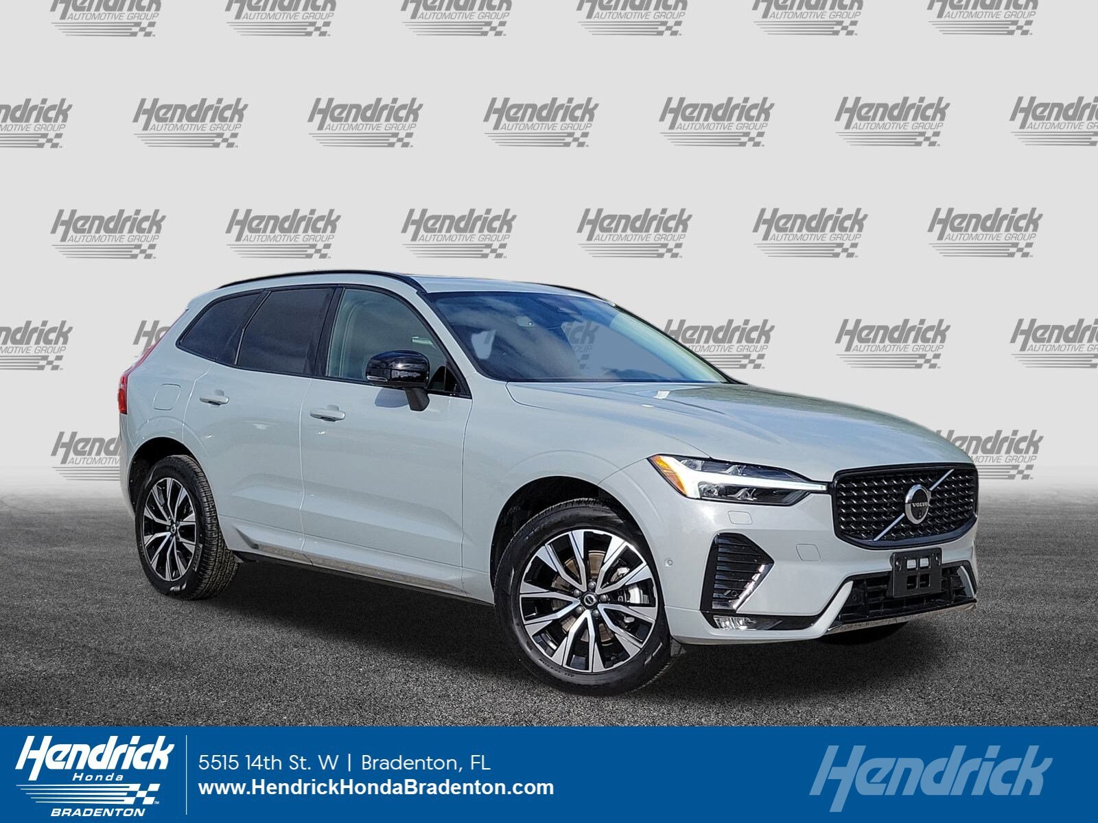 2025 Volvo XC60 Plus's photo