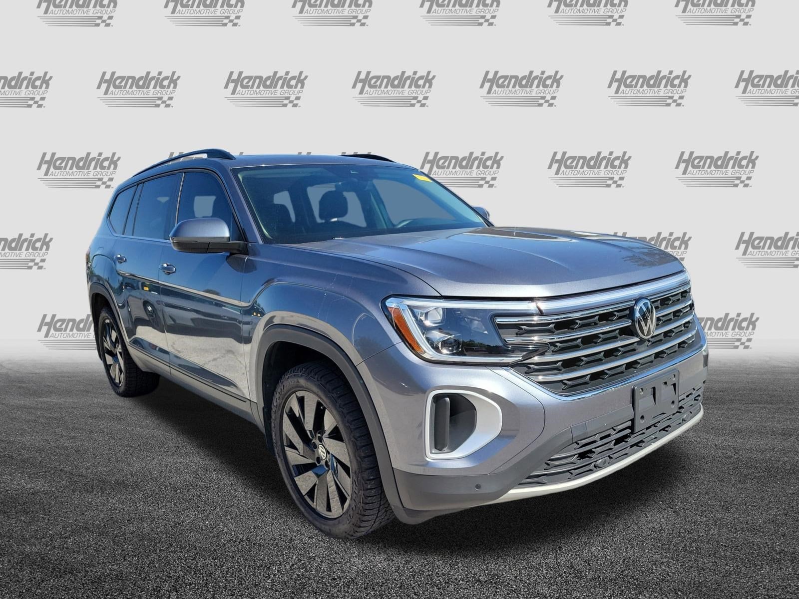 2024 Volkswagen Atlas 2.0T SE w/Technology photo 2