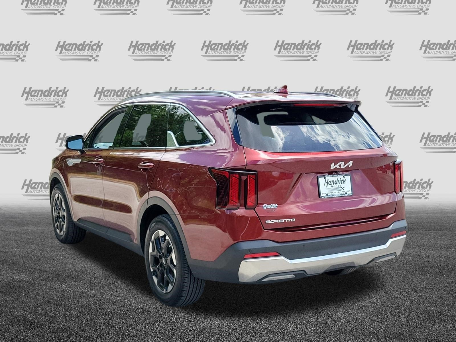 2024 Kia Sorento S photo 3