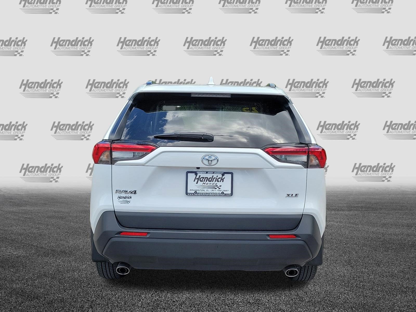 2025 Toyota RAV4 XLE photo 6