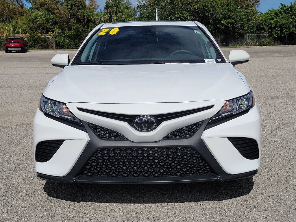 Used 2020 Toyota Camry SE Sedan