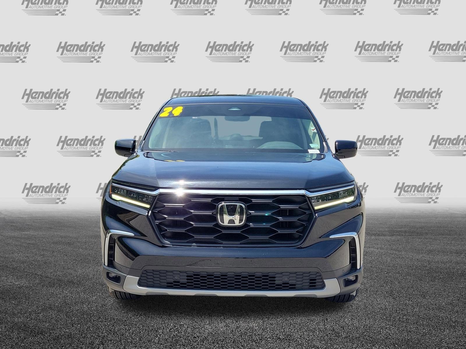 2024 Honda Pilot EX-L 7 Passenger photo 2