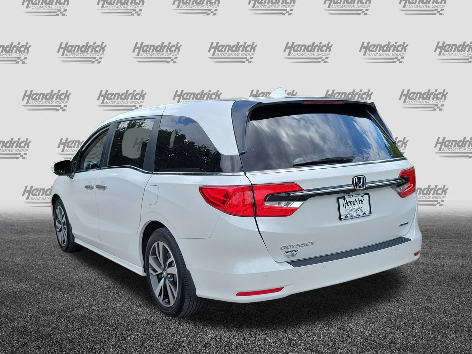 2023 Honda Odyssey Touring photo 3