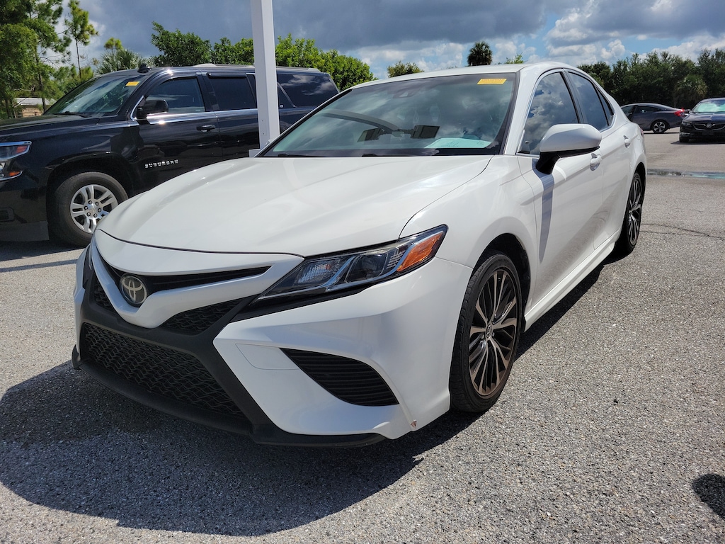 Used 2018 Toyota Camry SE Sedan