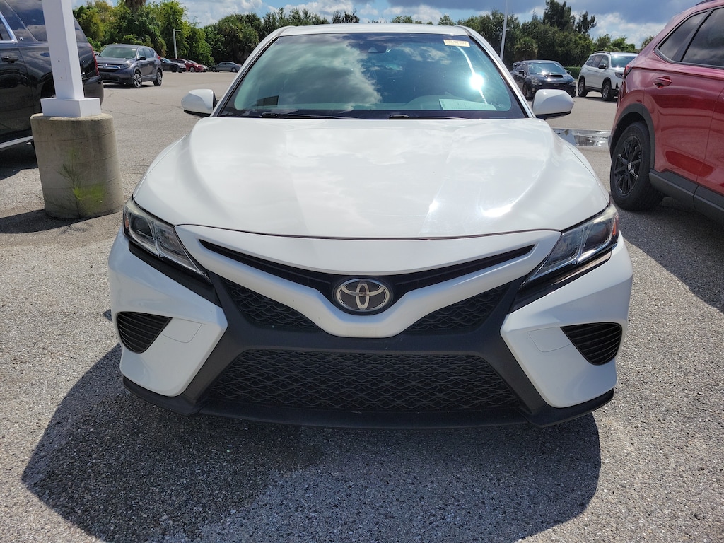 Used 2018 Toyota Camry SE Sedan