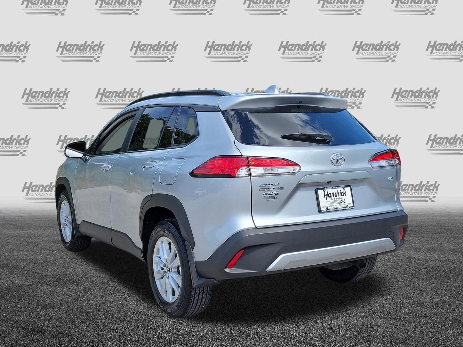 2024 Toyota Corolla Cross LE photo 3