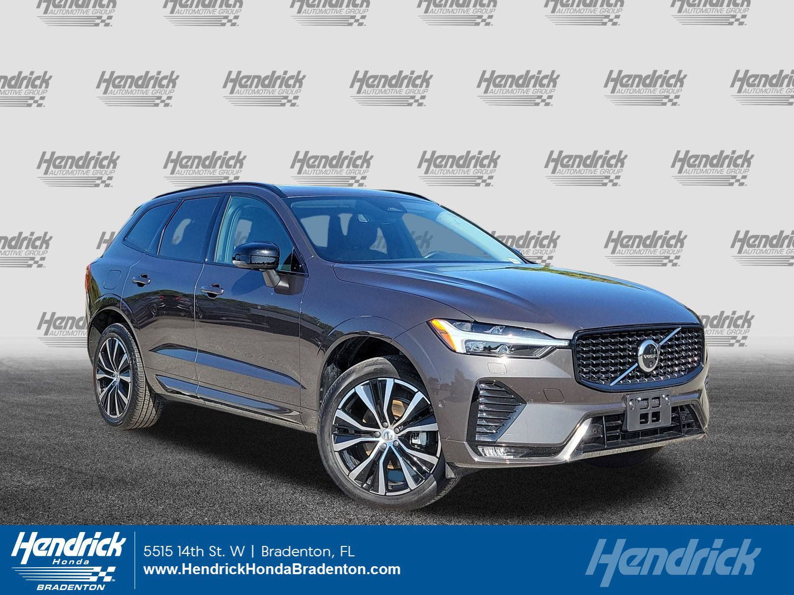 2025 Volvo XC60 Plus's photo