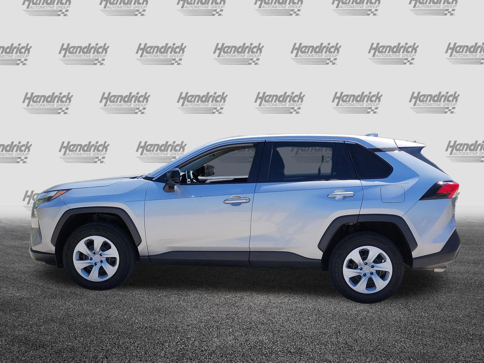 2024 Toyota RAV4 LE photo 6