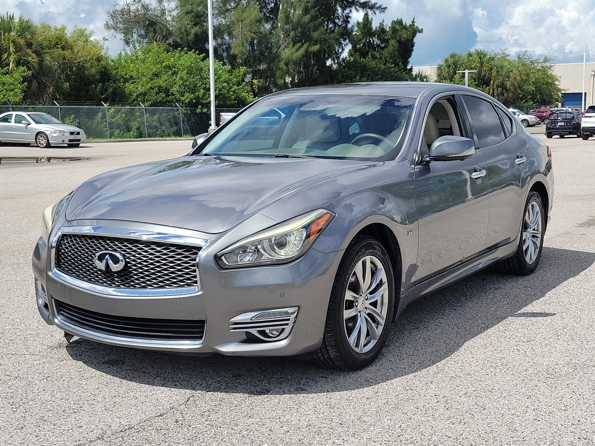 2015 INFINITI Q70 3.7