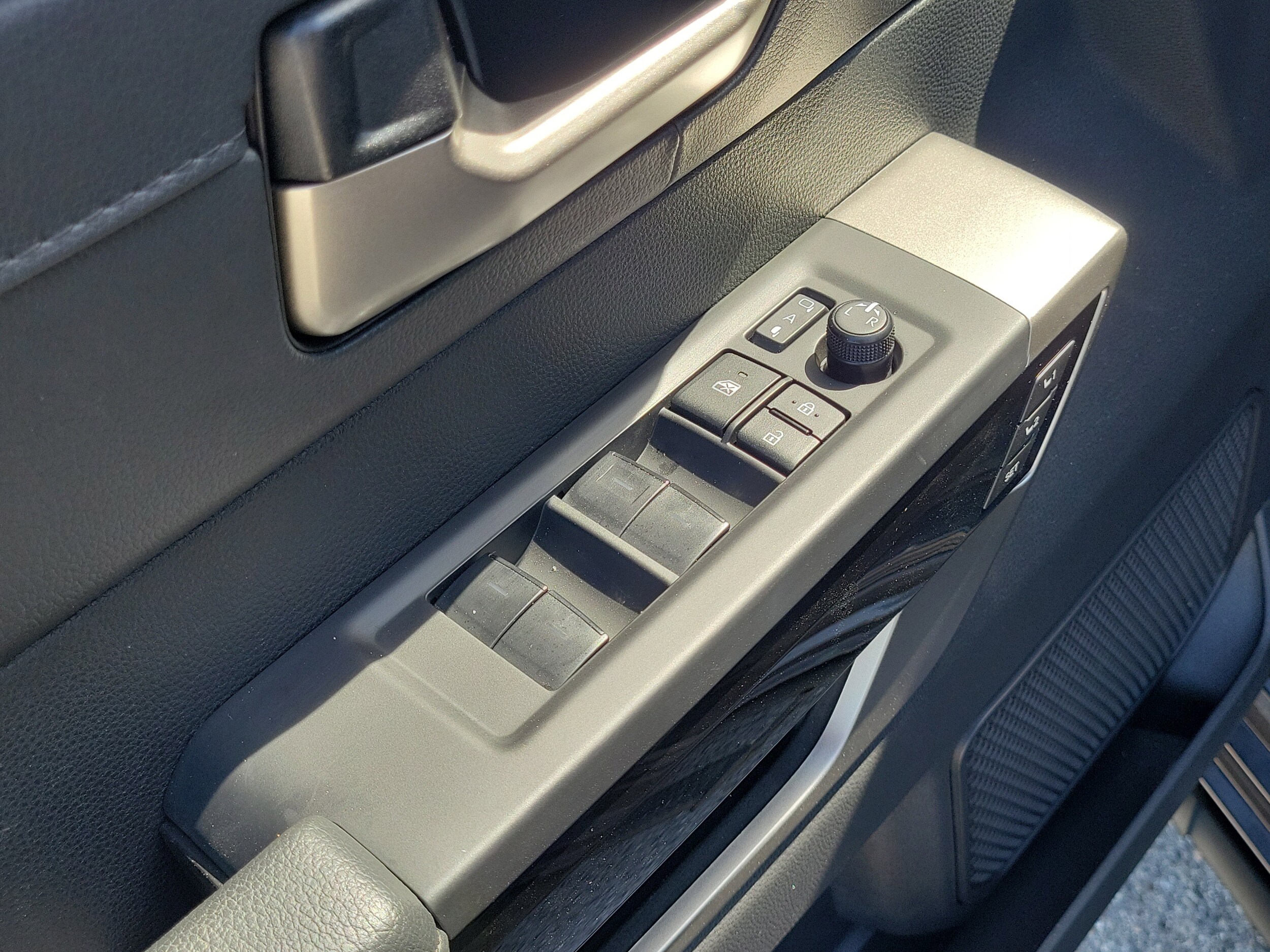 2025 Toyota Tundra Limited photo 3