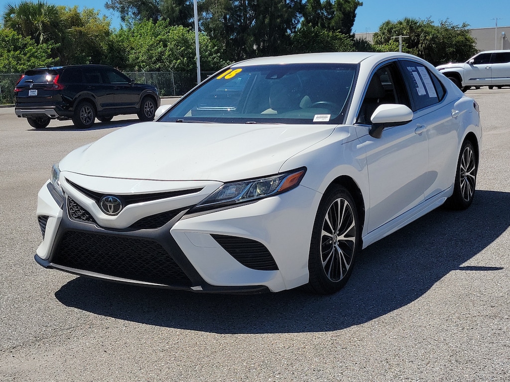 Used 2018 Toyota Camry SE Sedan
