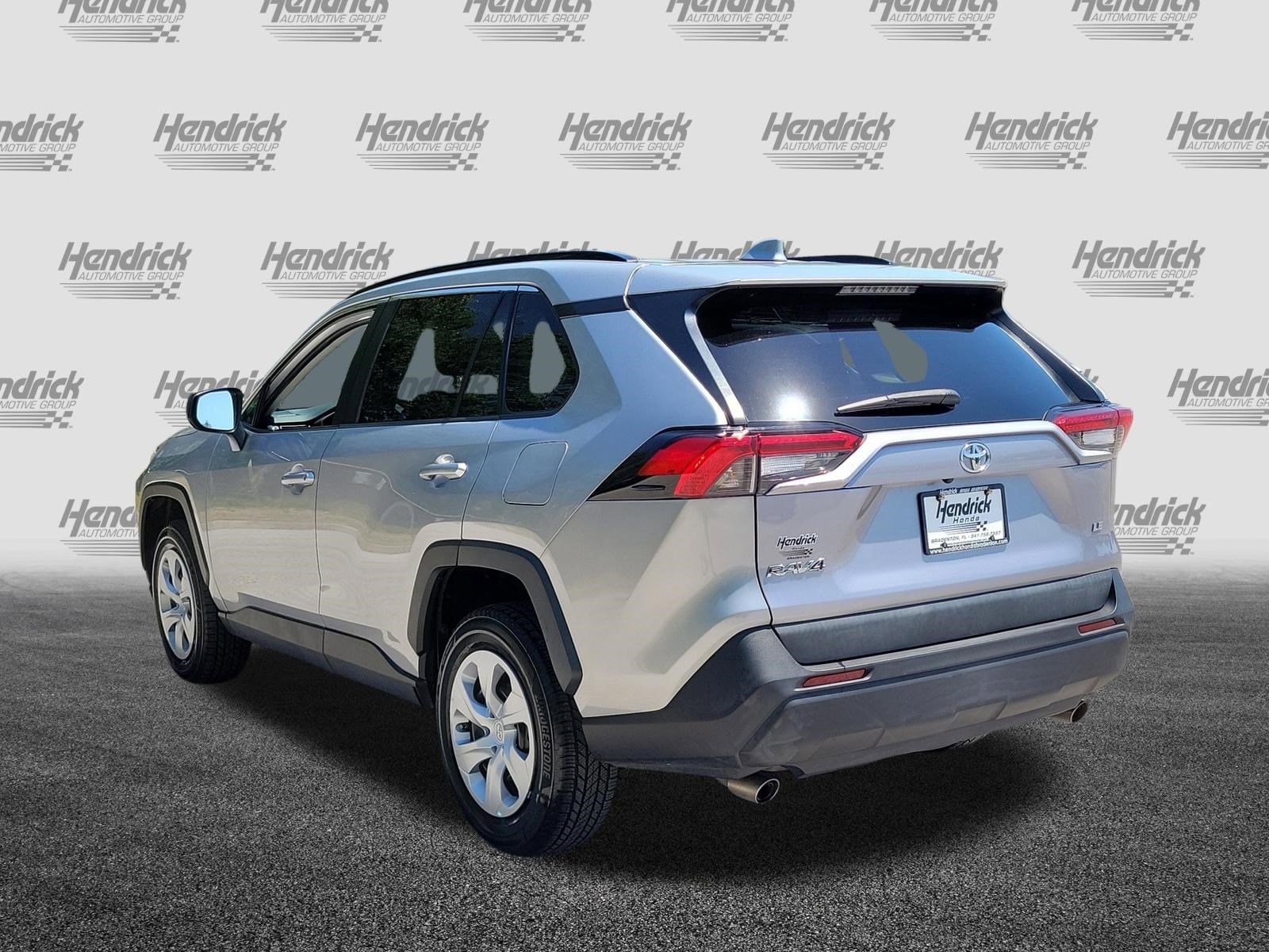 2021 Toyota RAV4 LE photo 3