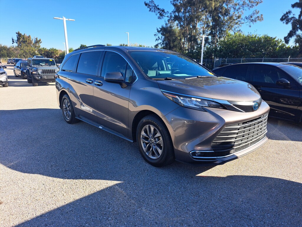 Used 2022 Toyota Sienna XLE 7 Passenger Van Passenger Van