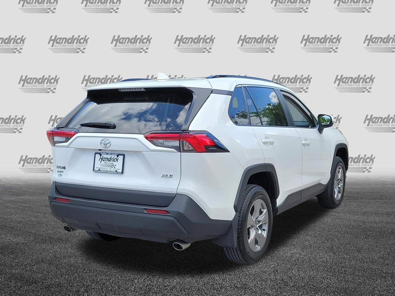 2025 Toyota RAV4 XLE photo 3