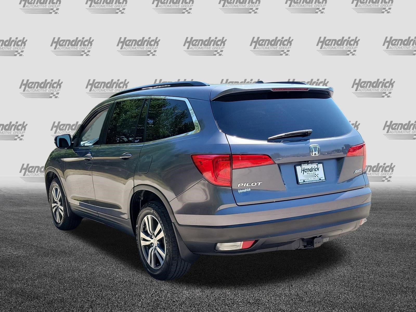 2016 Honda Pilot EX-L w/Honda Sensing AWD photo 3