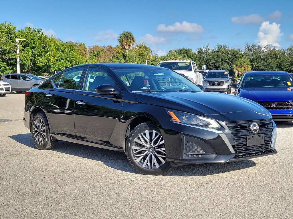 Used 2023 Nissan Altima 2.5 SV Sedan