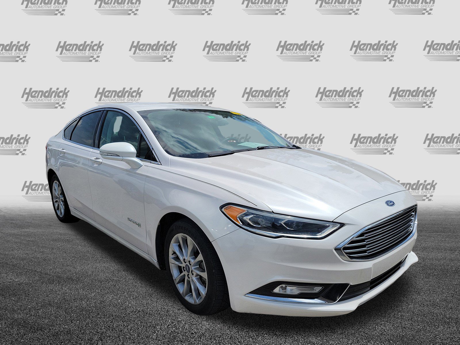 2017 Ford Fusion Hybrid SE photo 2
