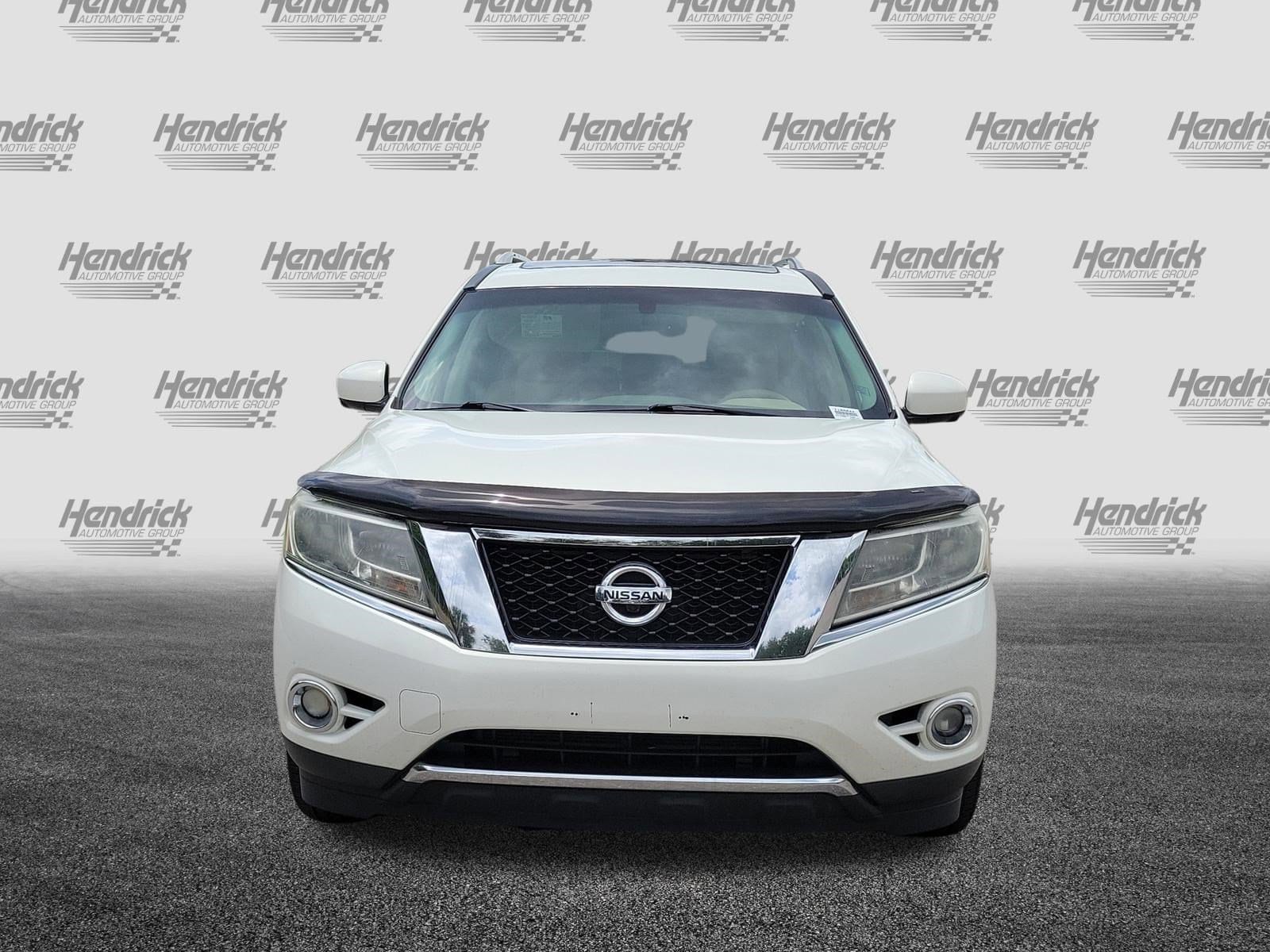 2014 Nissan Pathfinder Platinum photo 2