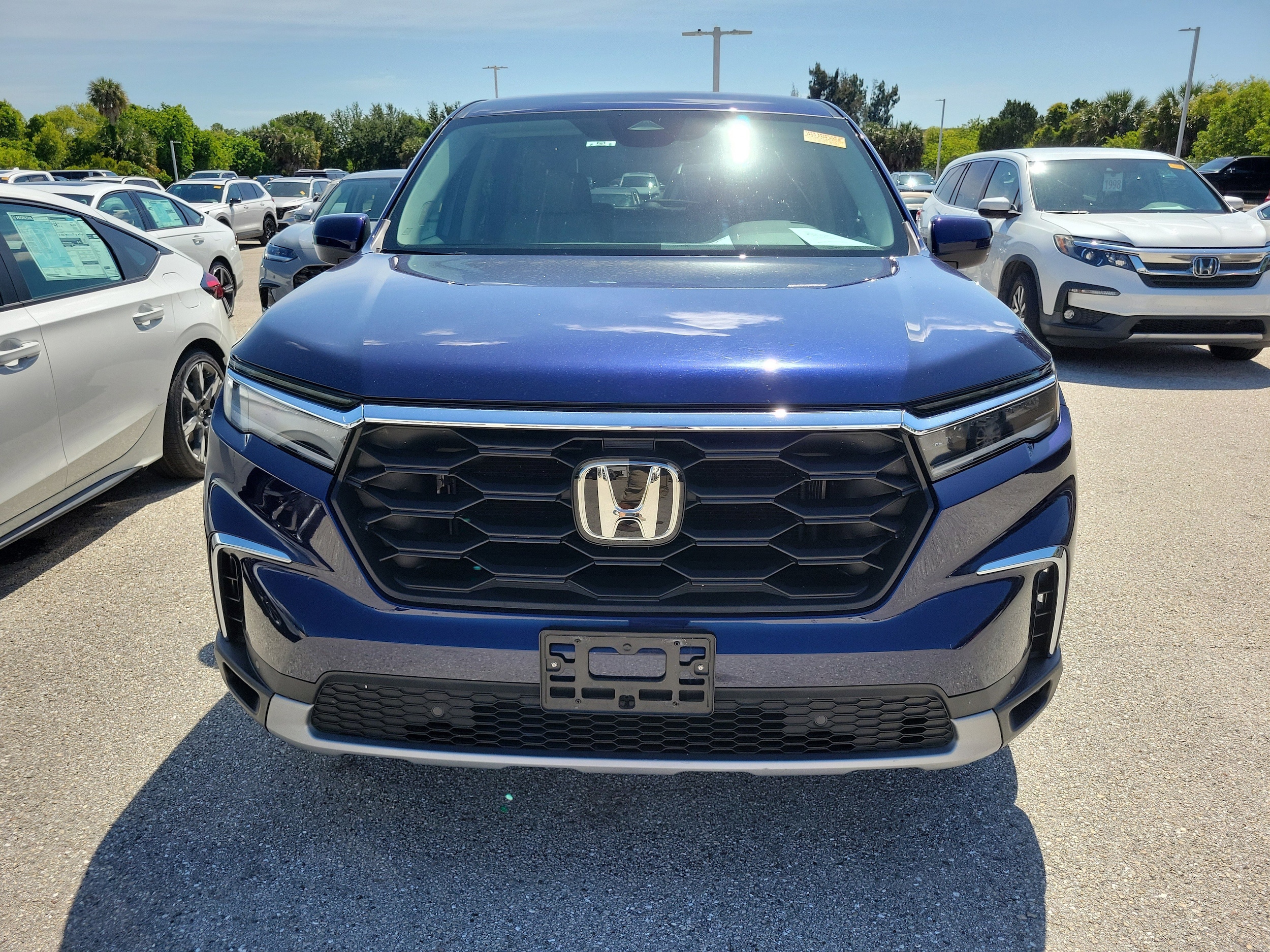 2023 Honda Pilot EX-L 8 Passenger photo 2