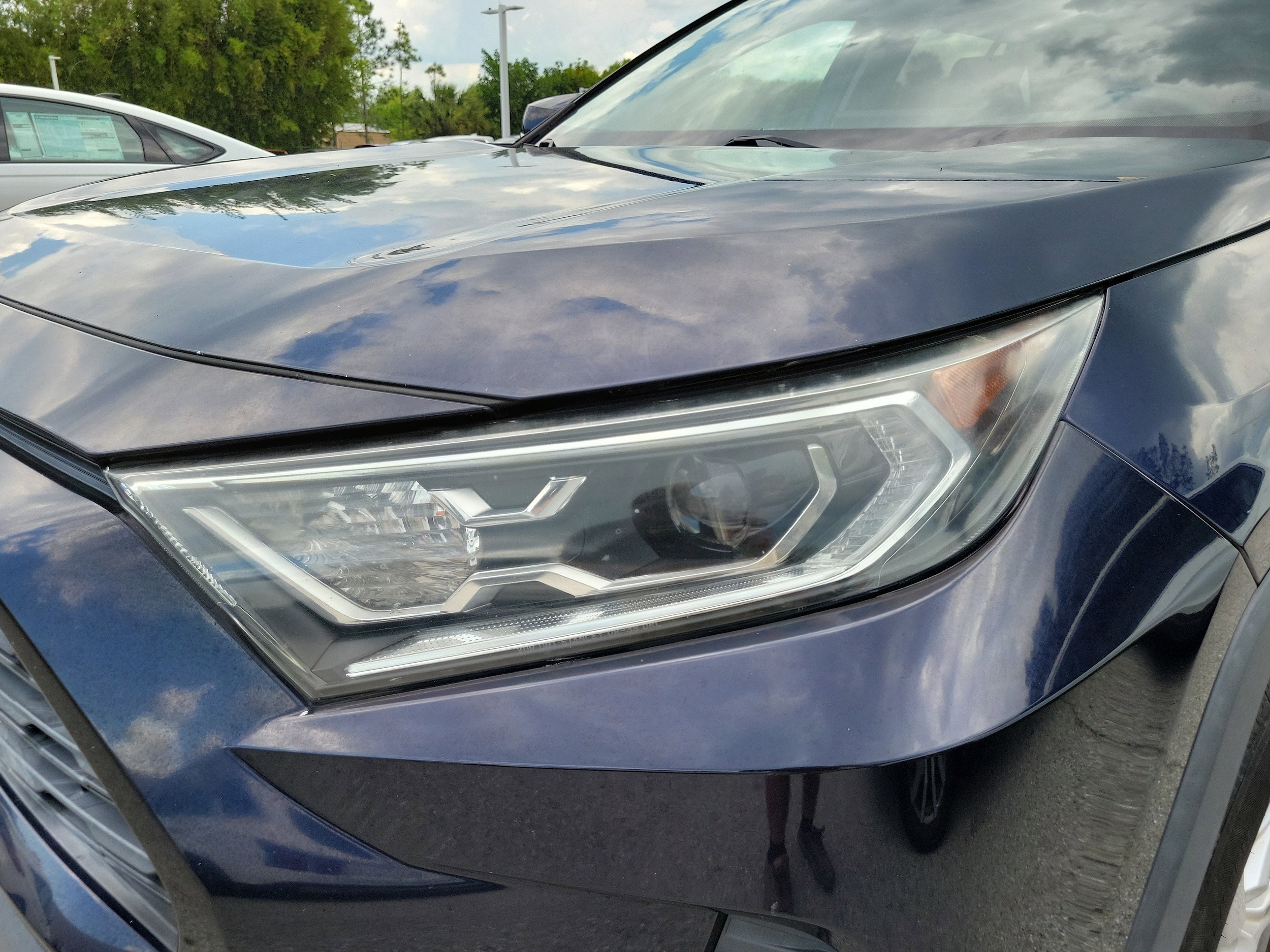 2019 Toyota RAV4 Hybrid XLE photo 5