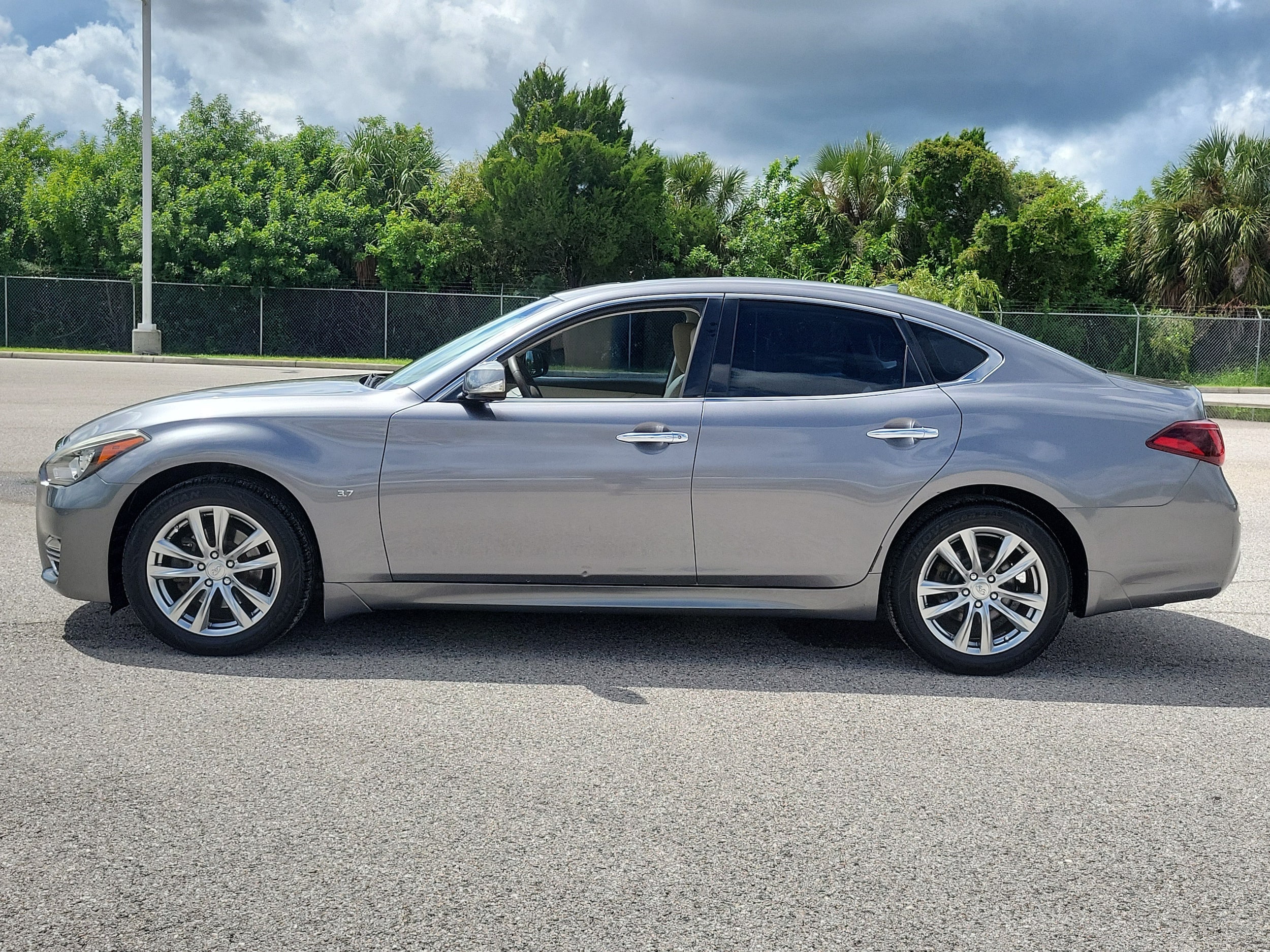 2015 INFINITI Q70 3.7