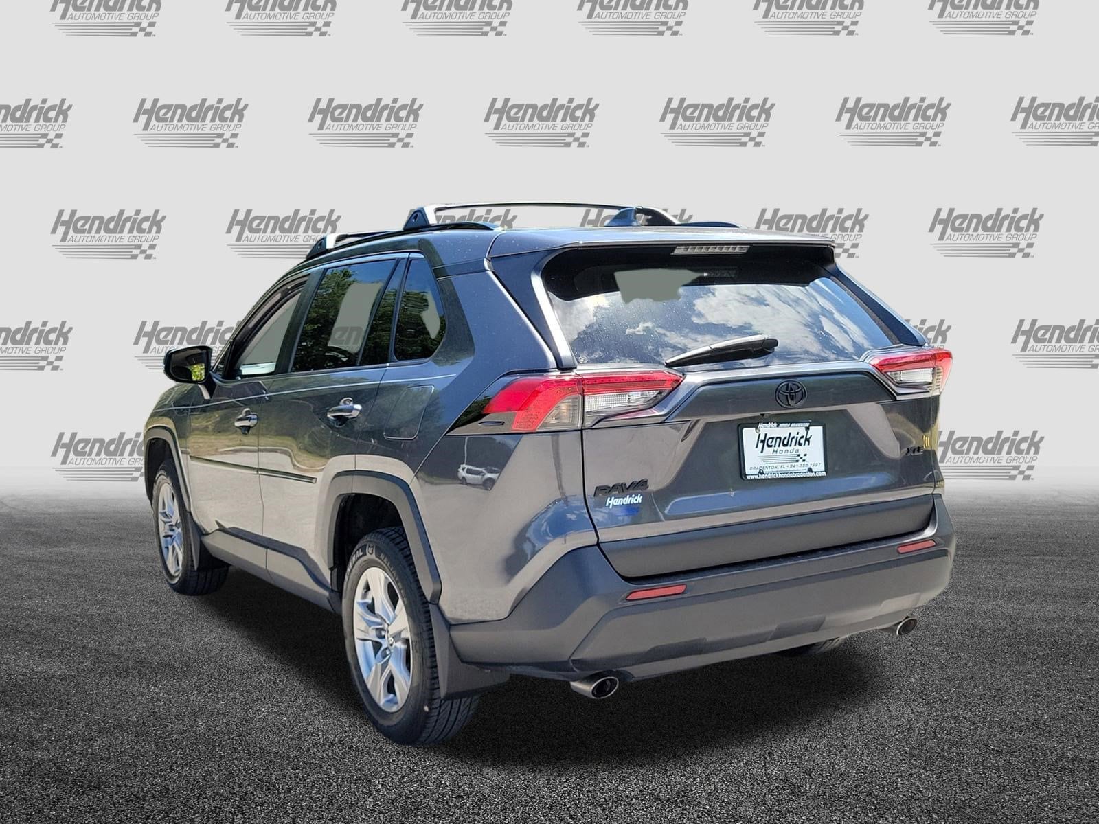 2022 Toyota RAV4 XLE photo 3