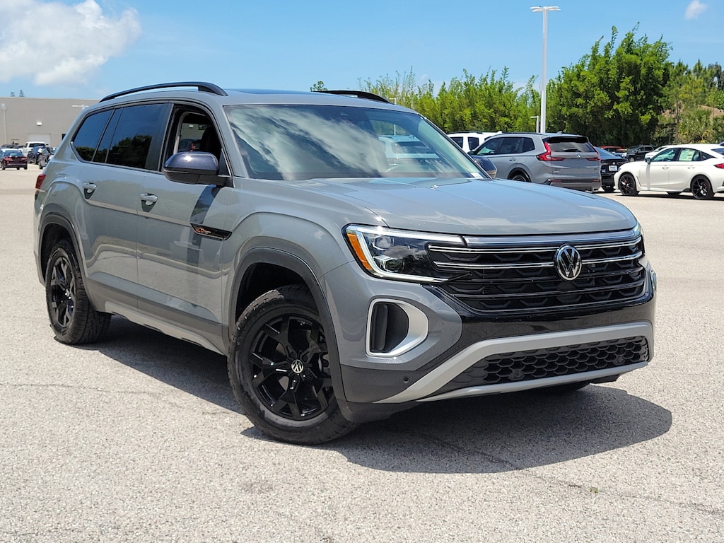 Used 2024 Volkswagen Atlas 2.0T Peak Edition SE w/Technology SUV