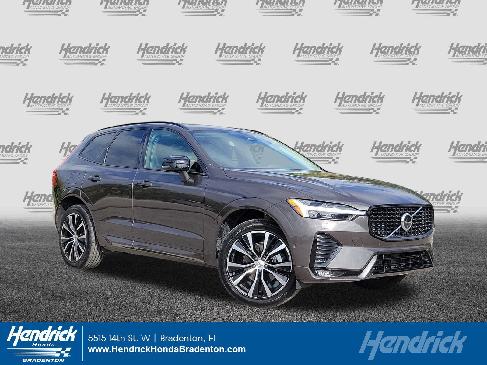 2025 Volvo XC60 Plus's photo