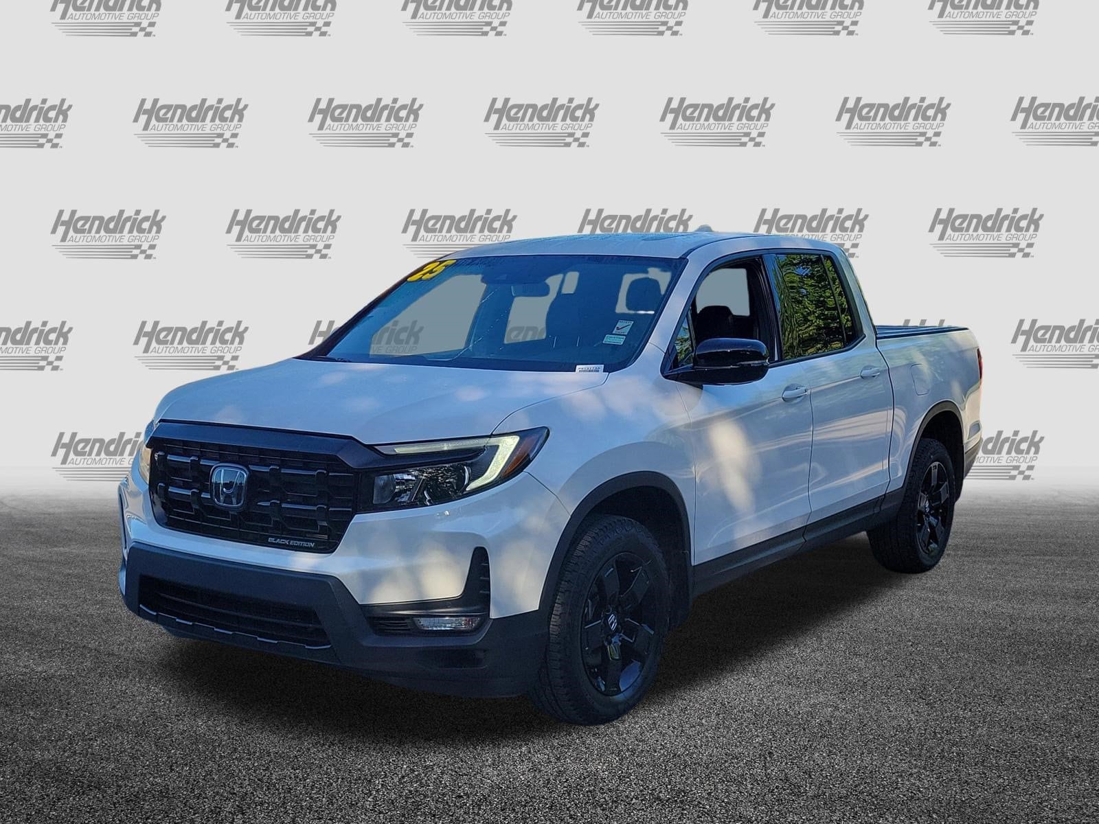 2025 Honda Ridgeline Black Edition photo 4
