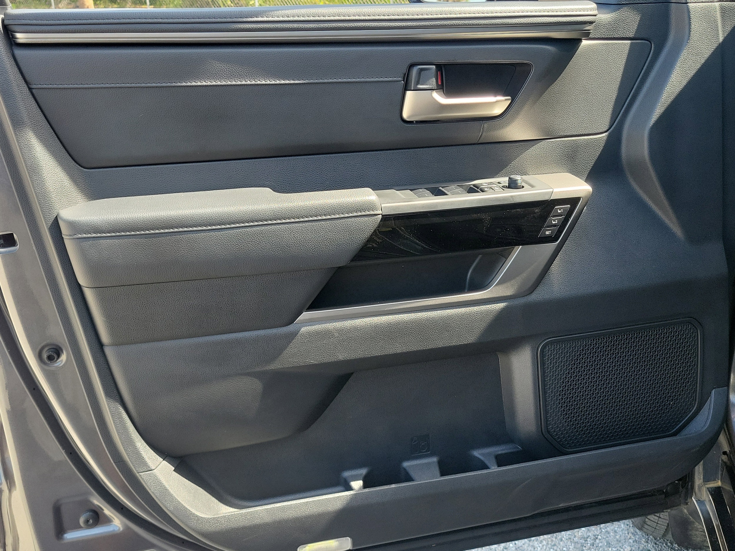 2025 Toyota Tundra Limited photo 6