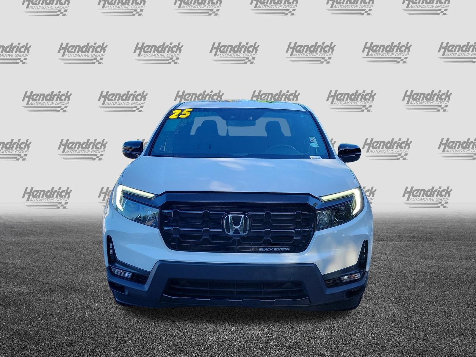 2025 Honda Ridgeline Black Edition photo 2