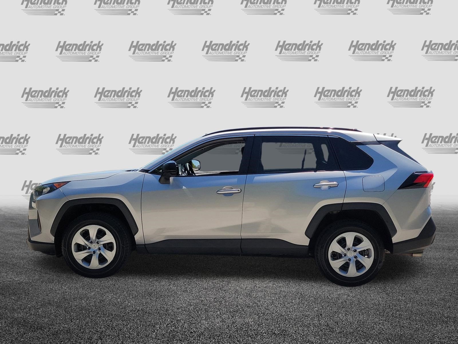 2021 Toyota RAV4 LE photo 6