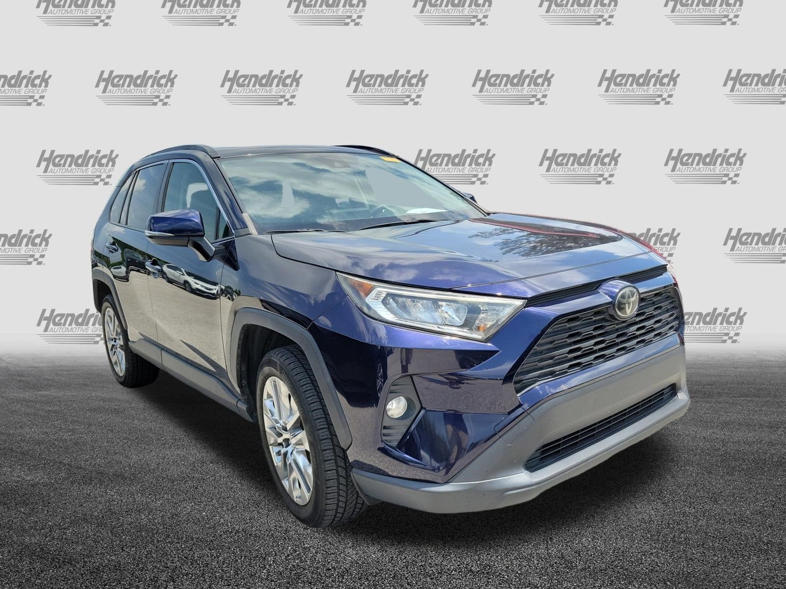 2019 Toyota RAV4 XLE photo 2