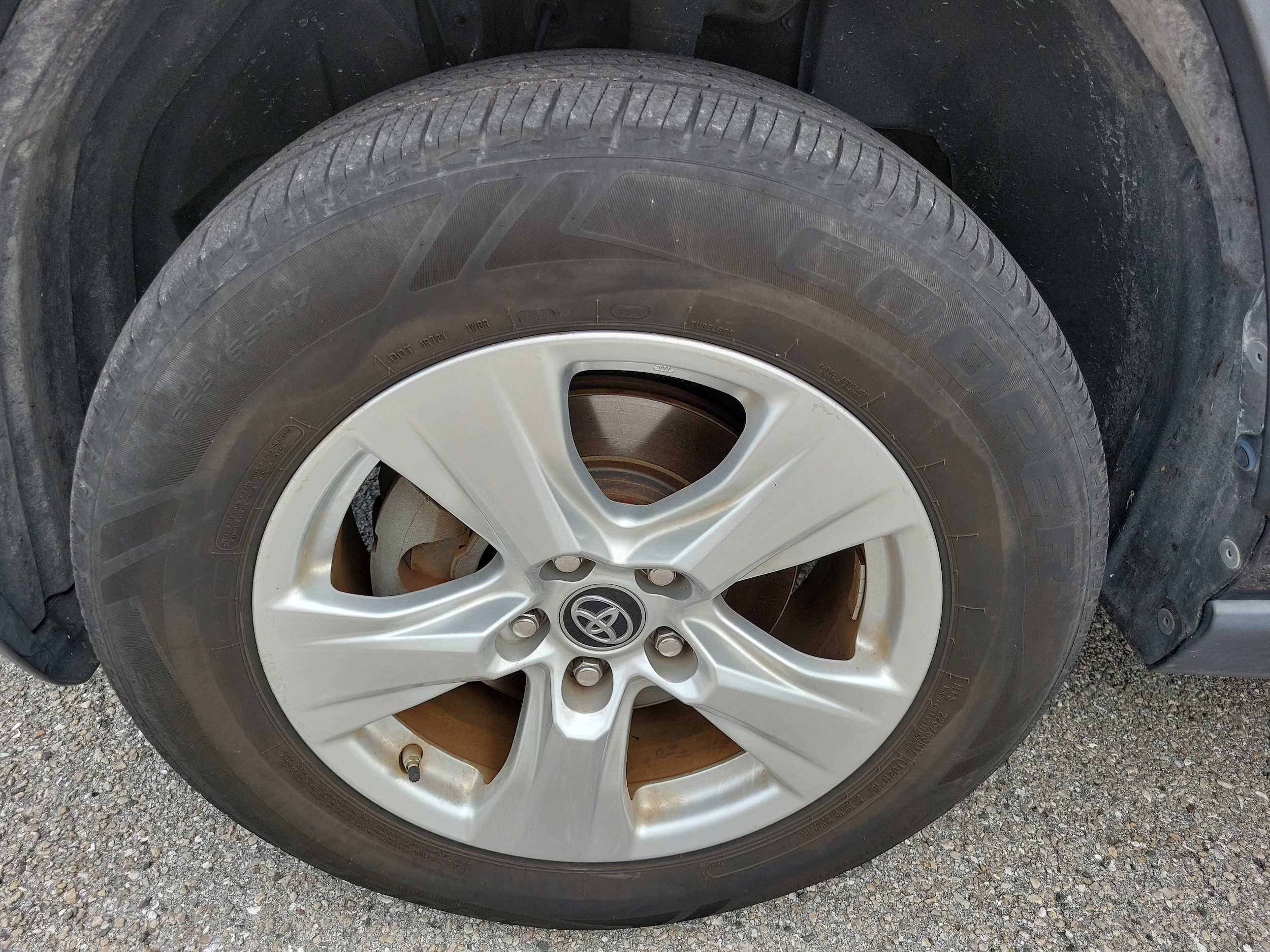 2019 Toyota RAV4 Hybrid XLE photo 6