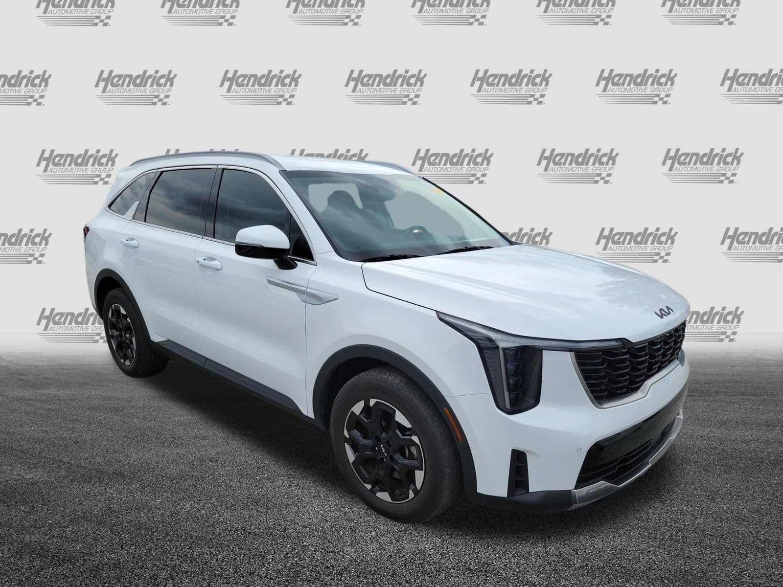 2025 Kia Sorento S photo 2