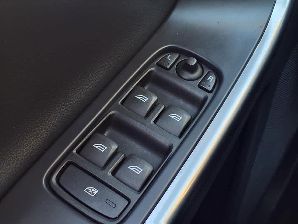 Thumbnail: 2015 Volvo XC60 - 25