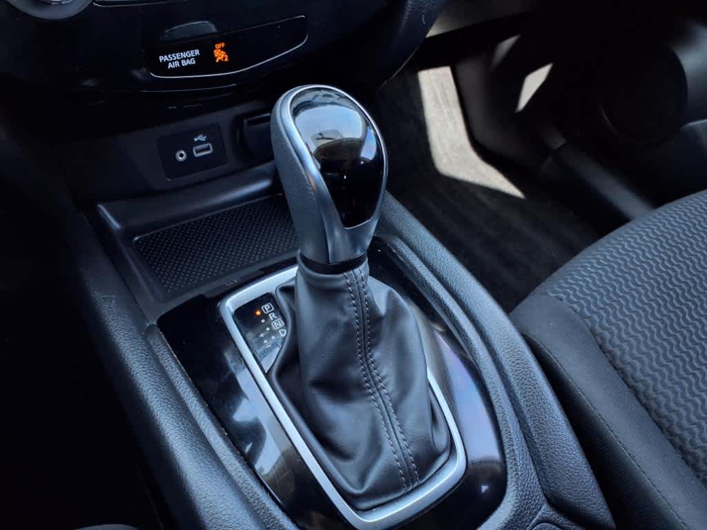 2019 Nissan Rogue Sport S 17