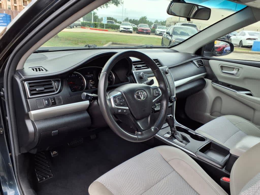 2017 Toyota Camry SE 2