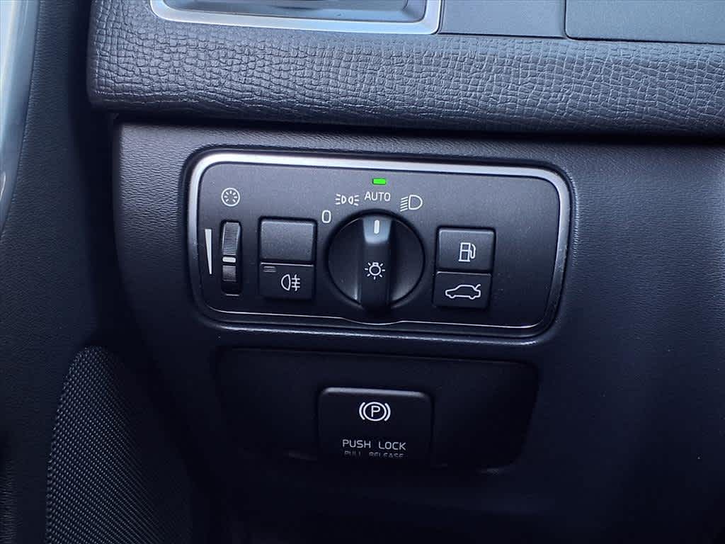 Thumbnail: 2015 Volvo XC60 - 24