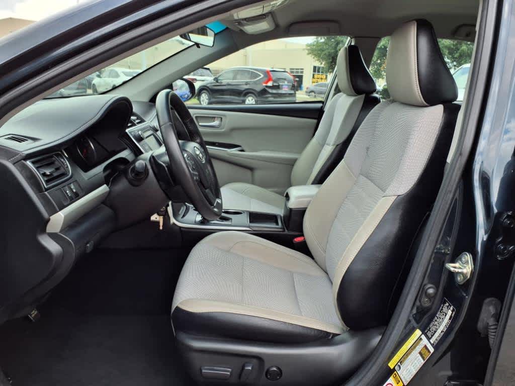 2017 Toyota Camry SE 11