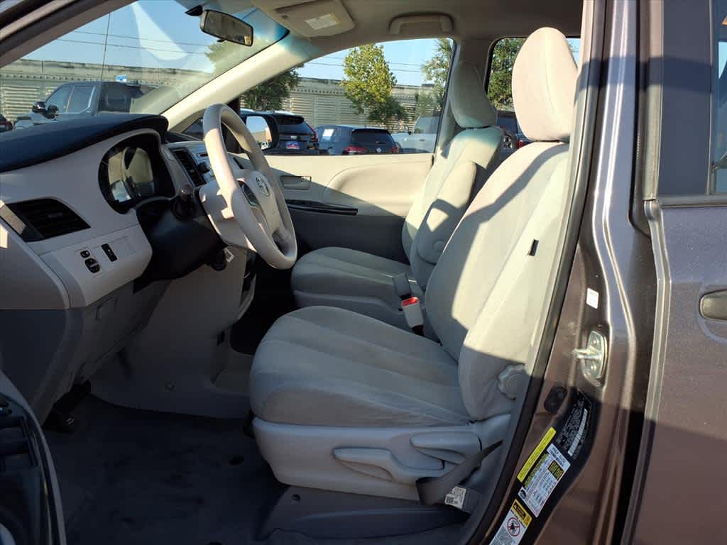 Thumbnail: 2013 Toyota Sienna - 11
