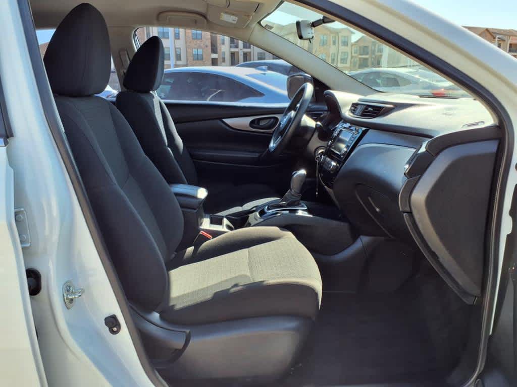 2019 Nissan Rogue Sport S 14