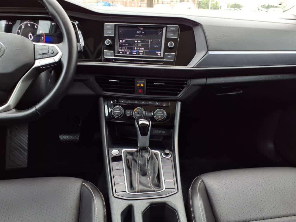 2023 Volkswagen Jetta SE 16