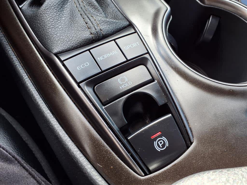 Thumbnail: 2021 Toyota Camry - 23