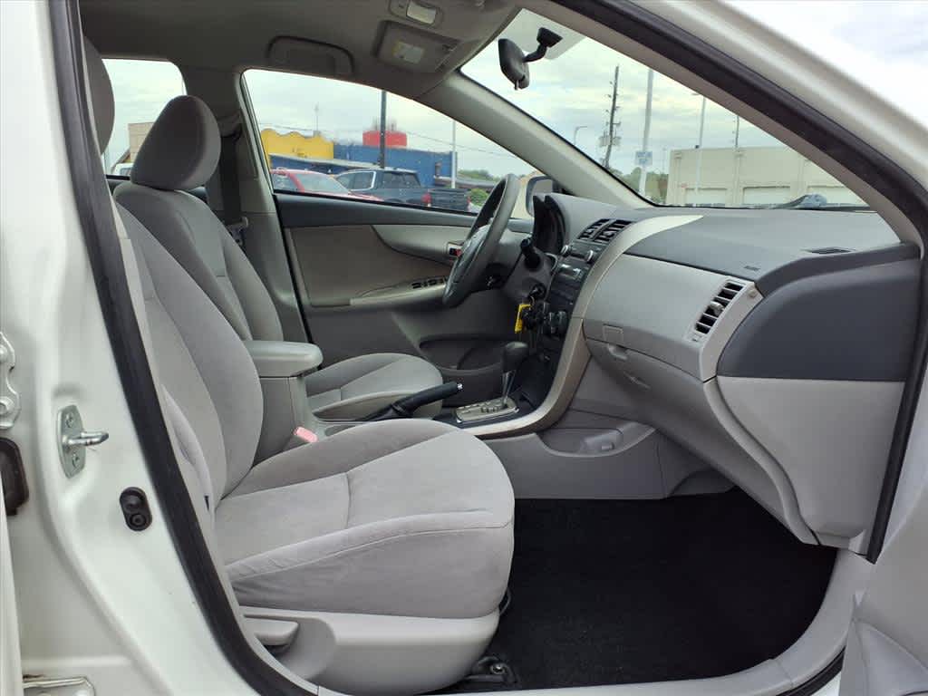 Thumbnail: 2010 Toyota Corolla - 14