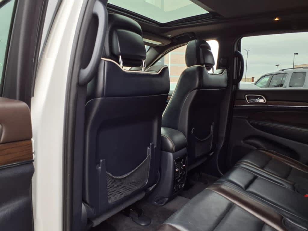 2017 Jeep Grand Cherokee Overland 12