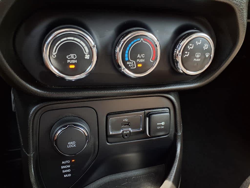 Thumbnail: 2017 Jeep Renegade - 23