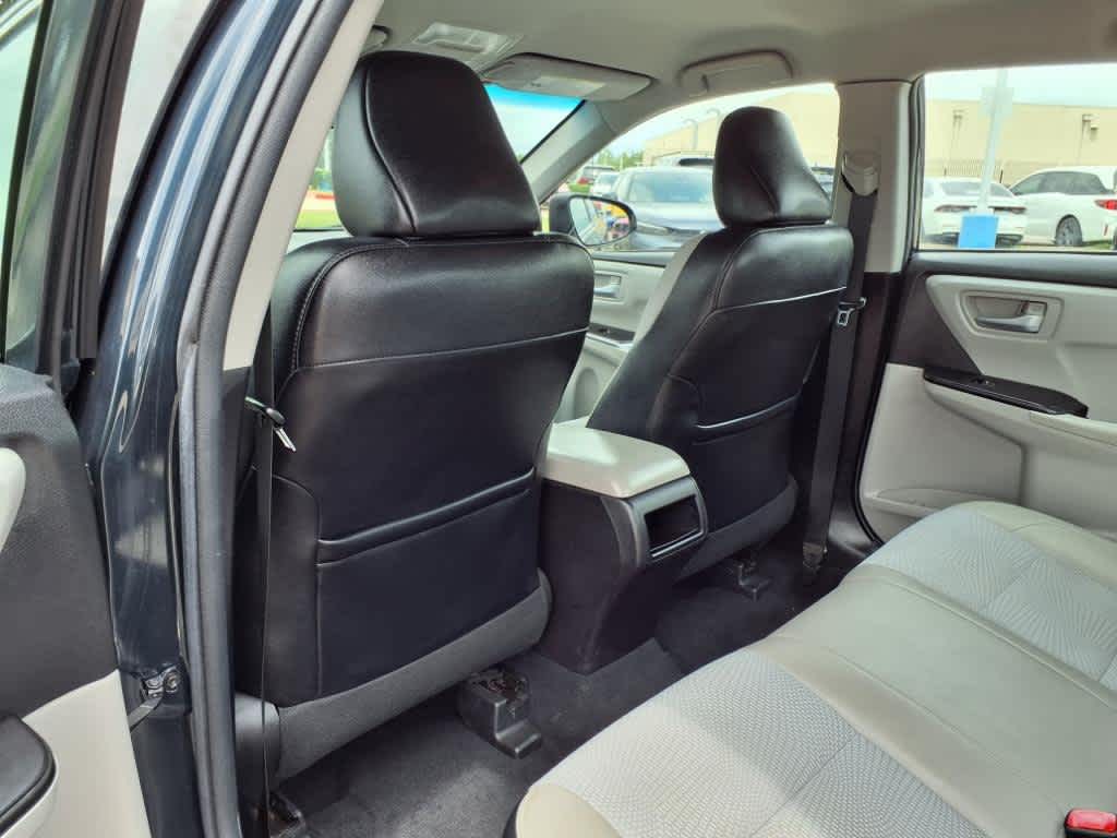 2017 Toyota Camry SE 12