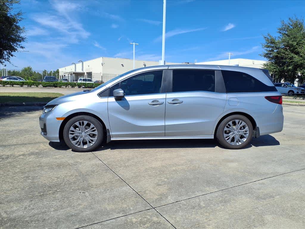 2025 Honda Odyssey Touring photo 3